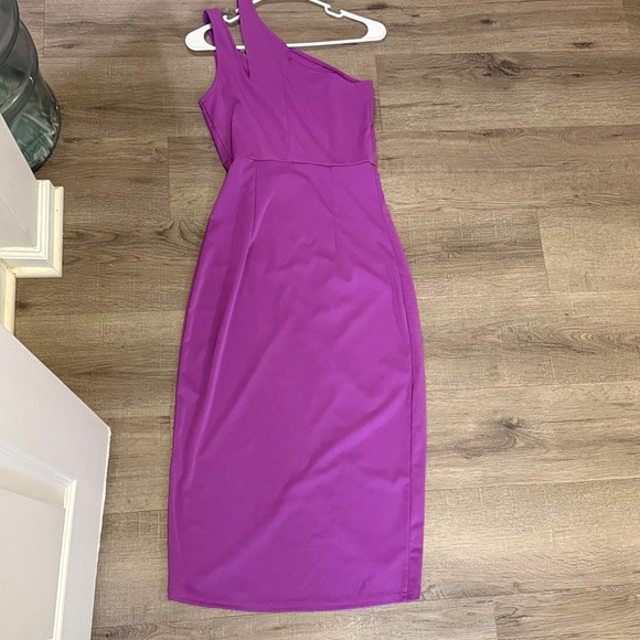 One Shoulder Ruched Bodycon Dress - Picture 4 of 5